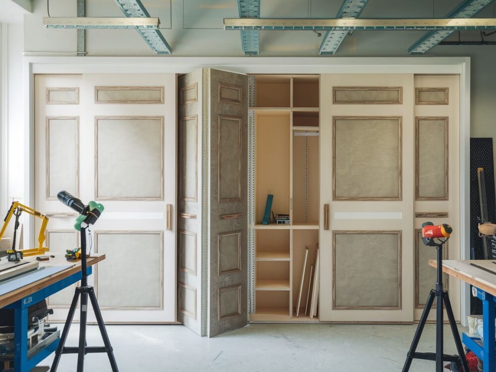 0Projekt DIY drzwi łamanych z użyciem naturalnych materiałów