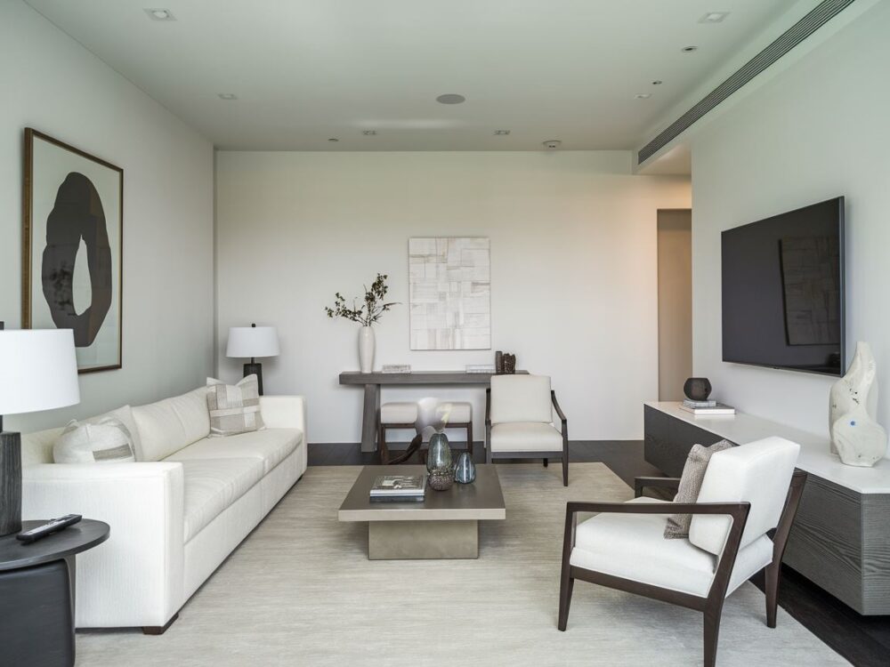 Akrylowe wykończenie szafek z efektem lustrzanym