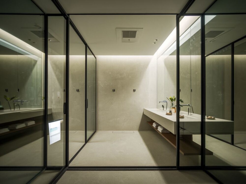 Łazienka bez okna z zamontowanym systemem wentylacji