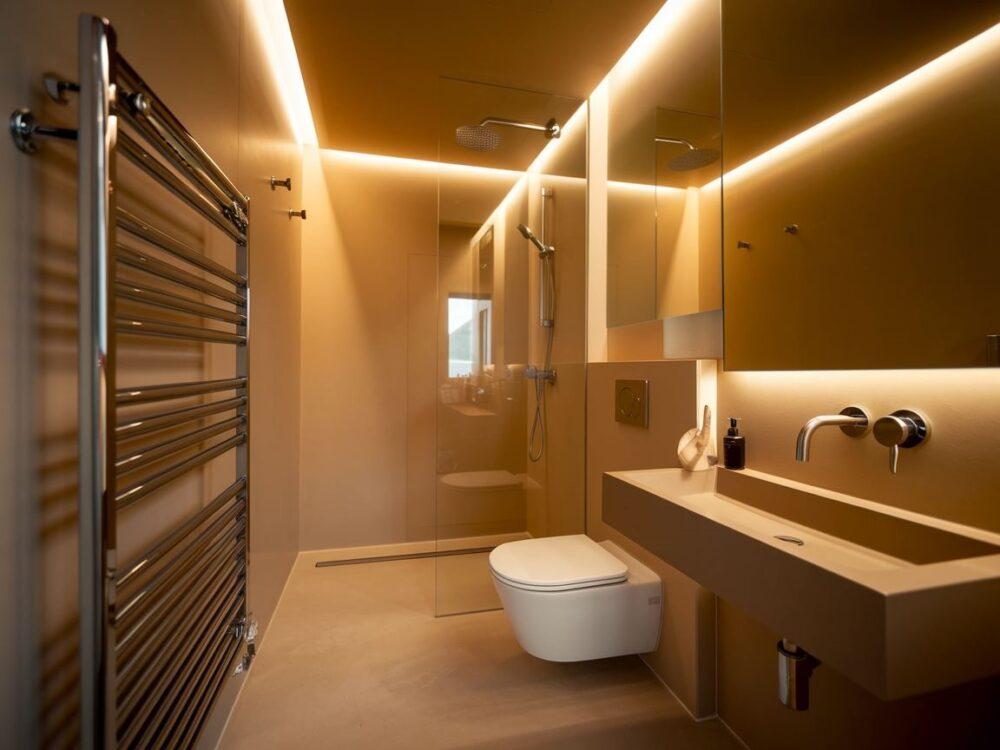 Minimalistyczny grzejnik w przestronnej łazience