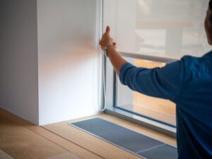 Widok okna podczas instalacji rolety